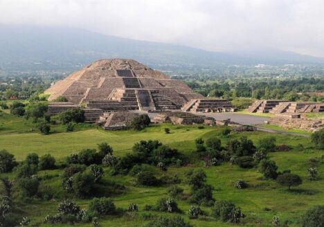 pyramids-of-the-sun-and-moon