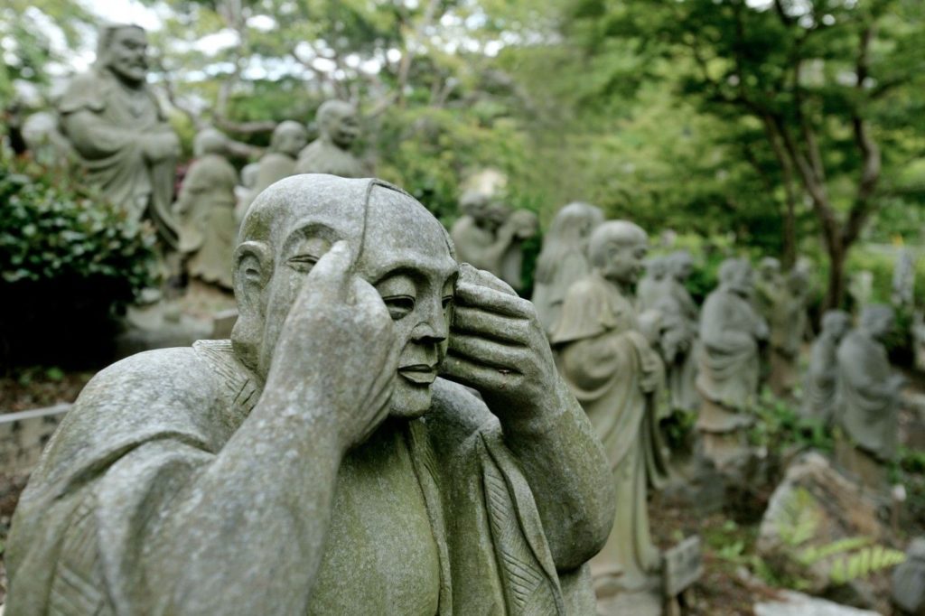 travel-in-japan-tips-garden-statues